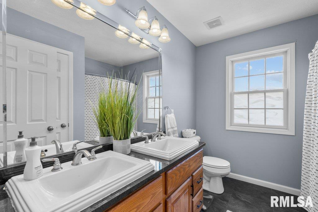 2086 Ashford Road Bettendorf, IA 52722 - Photo 46 of 55 Gallery Image 46