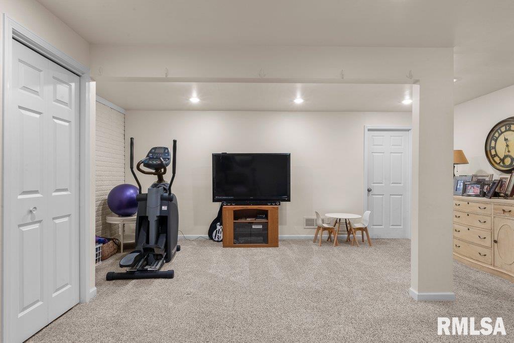 2086 Ashford Road Bettendorf, IA 52722 - Photo 50 of 55 Gallery Image 50