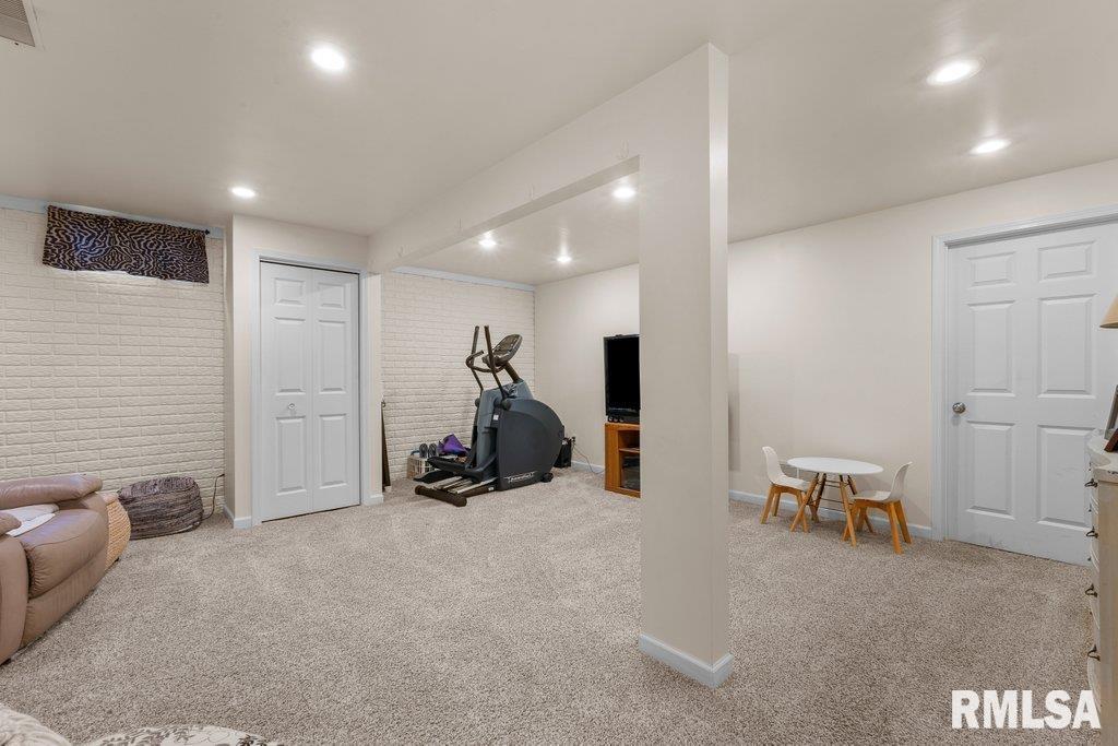 2086 Ashford Road Bettendorf, IA 52722 - Photo 51 of 55 Gallery Image 51