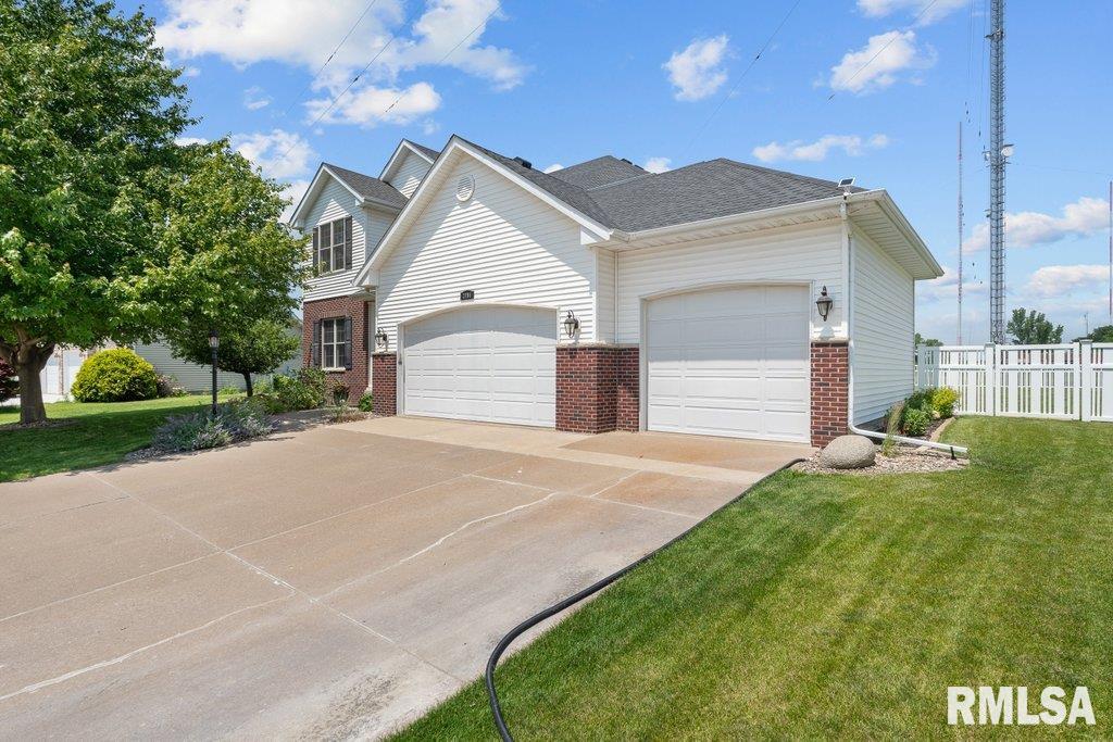 2086 Ashford Road Bettendorf, IA 52722 - Photo 54 of 55 Gallery Image 54