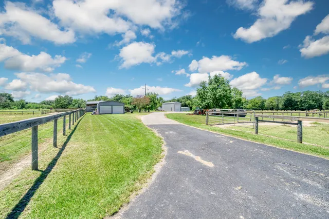 a view of a yard with a house