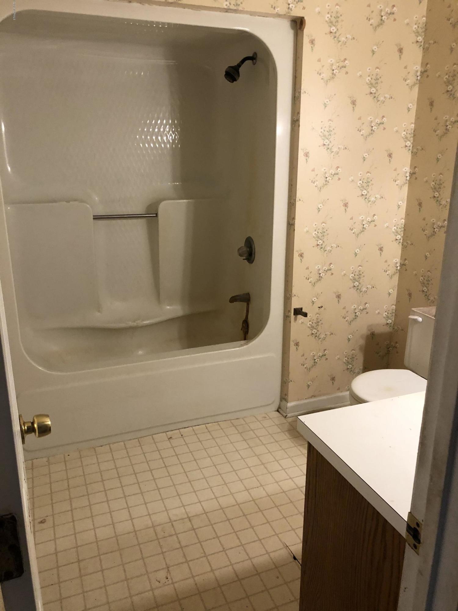 305 Porters Neck Road Wilmington, NC 28411 - Photo 13 of 18 Bathroom 2