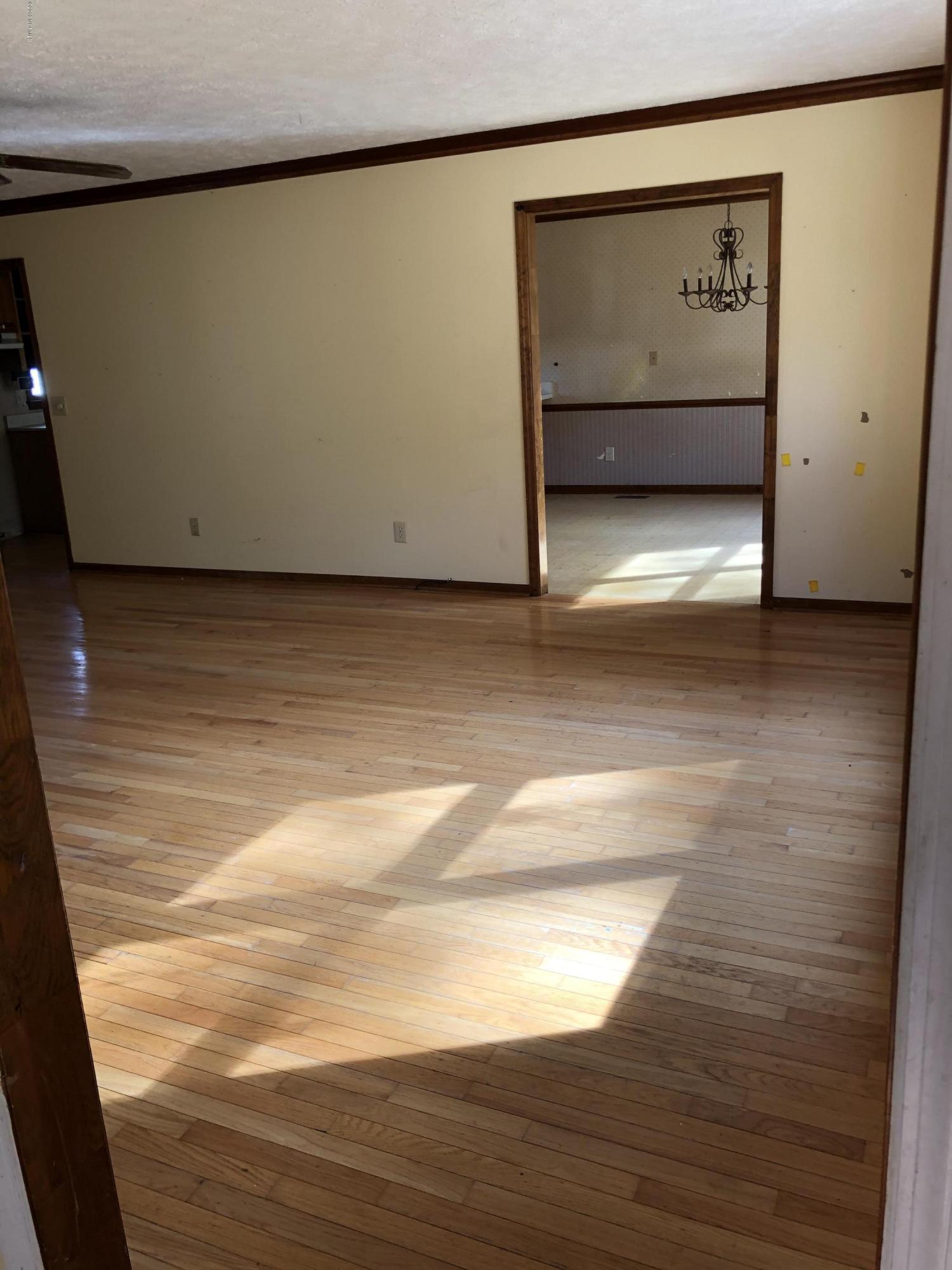 living room to dining room