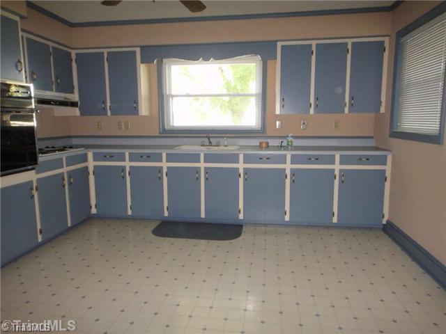1427 K Fork Road Madison, NC 27025 - Photo 5 of 16 Kitchen.