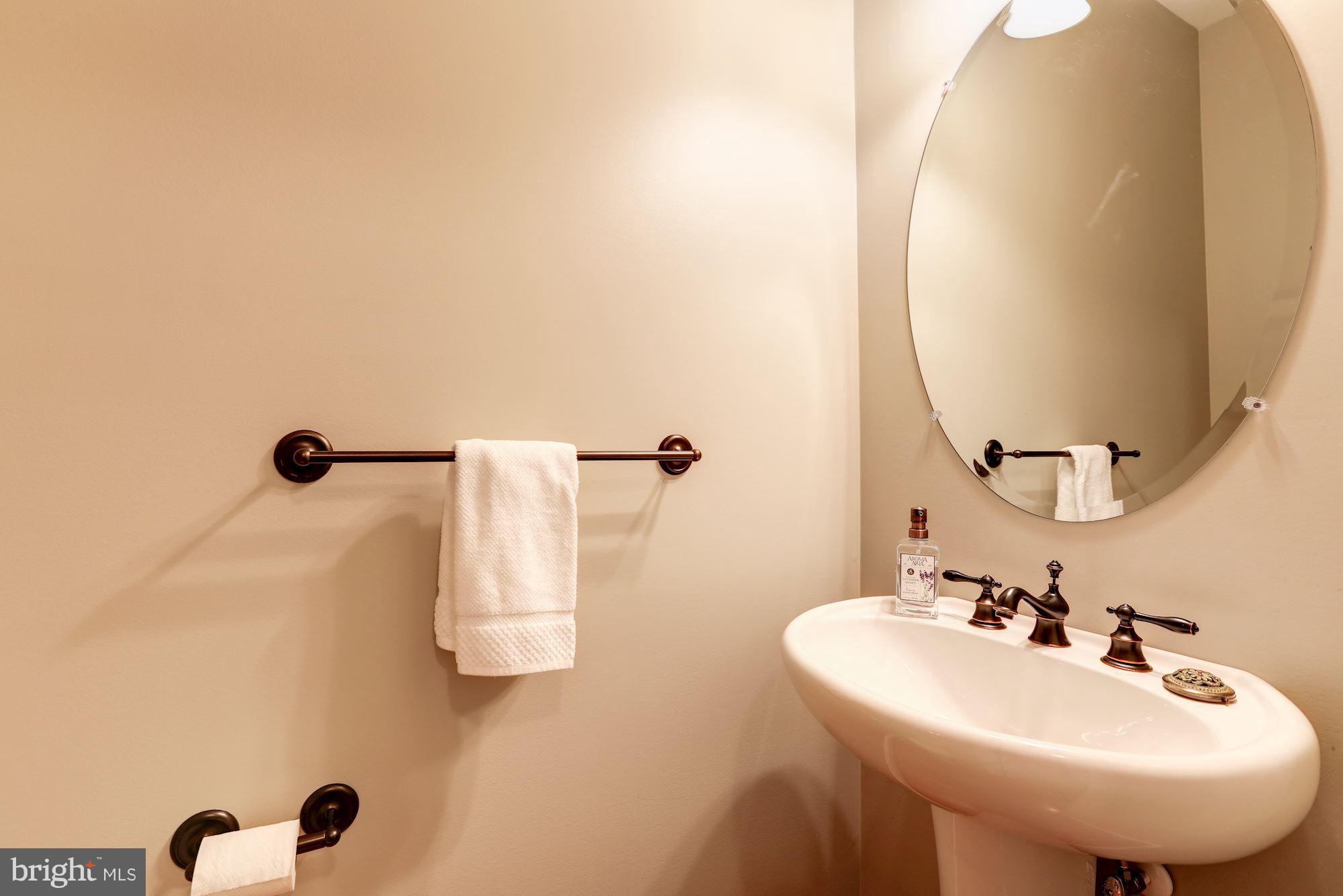411 Heitzman Road Davidsonville, MD 21035 - Photo 24 of 29 Main level guest powder room