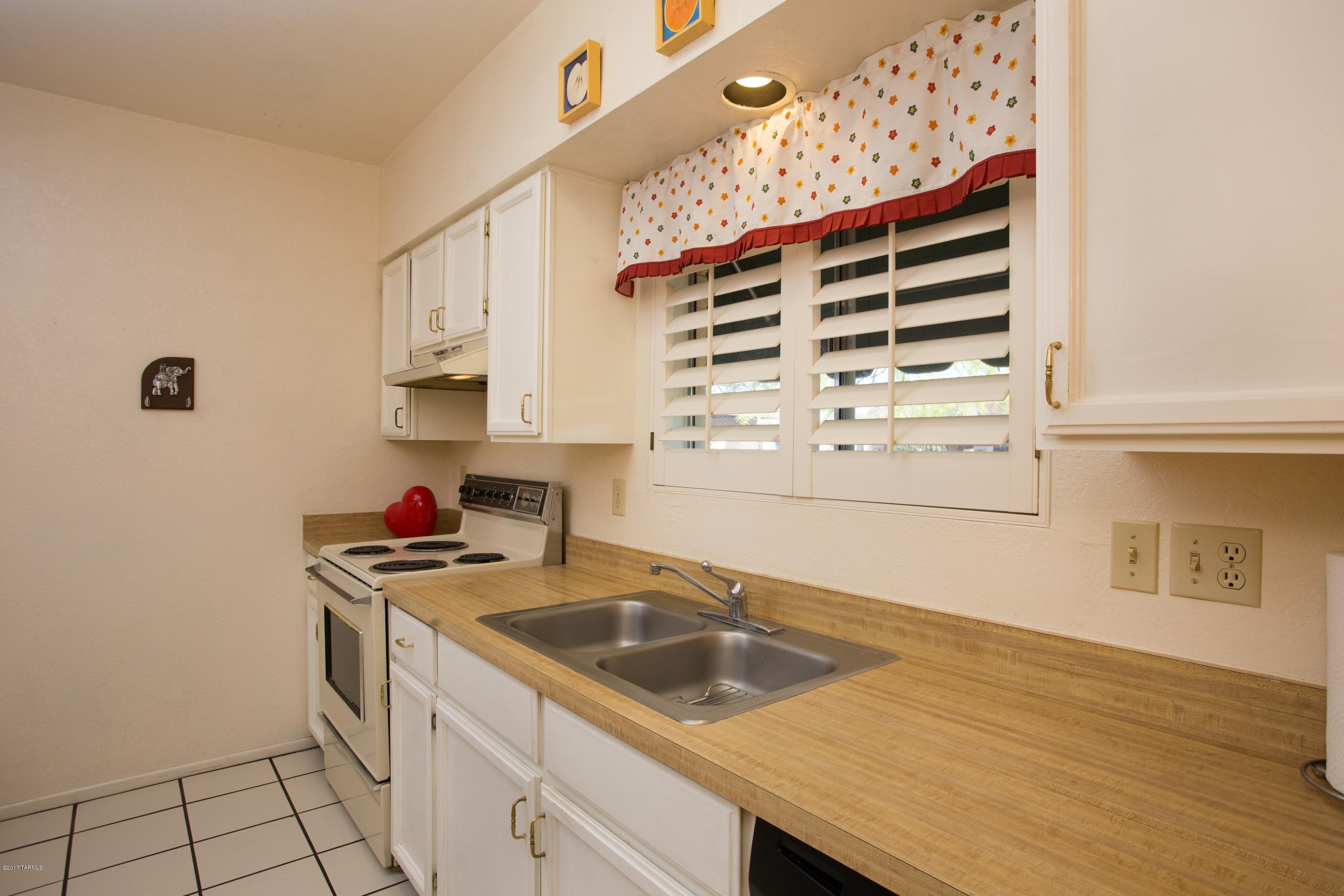 1228 South Wright Road Tucson, AZ 85713 - Photo 10 of 19