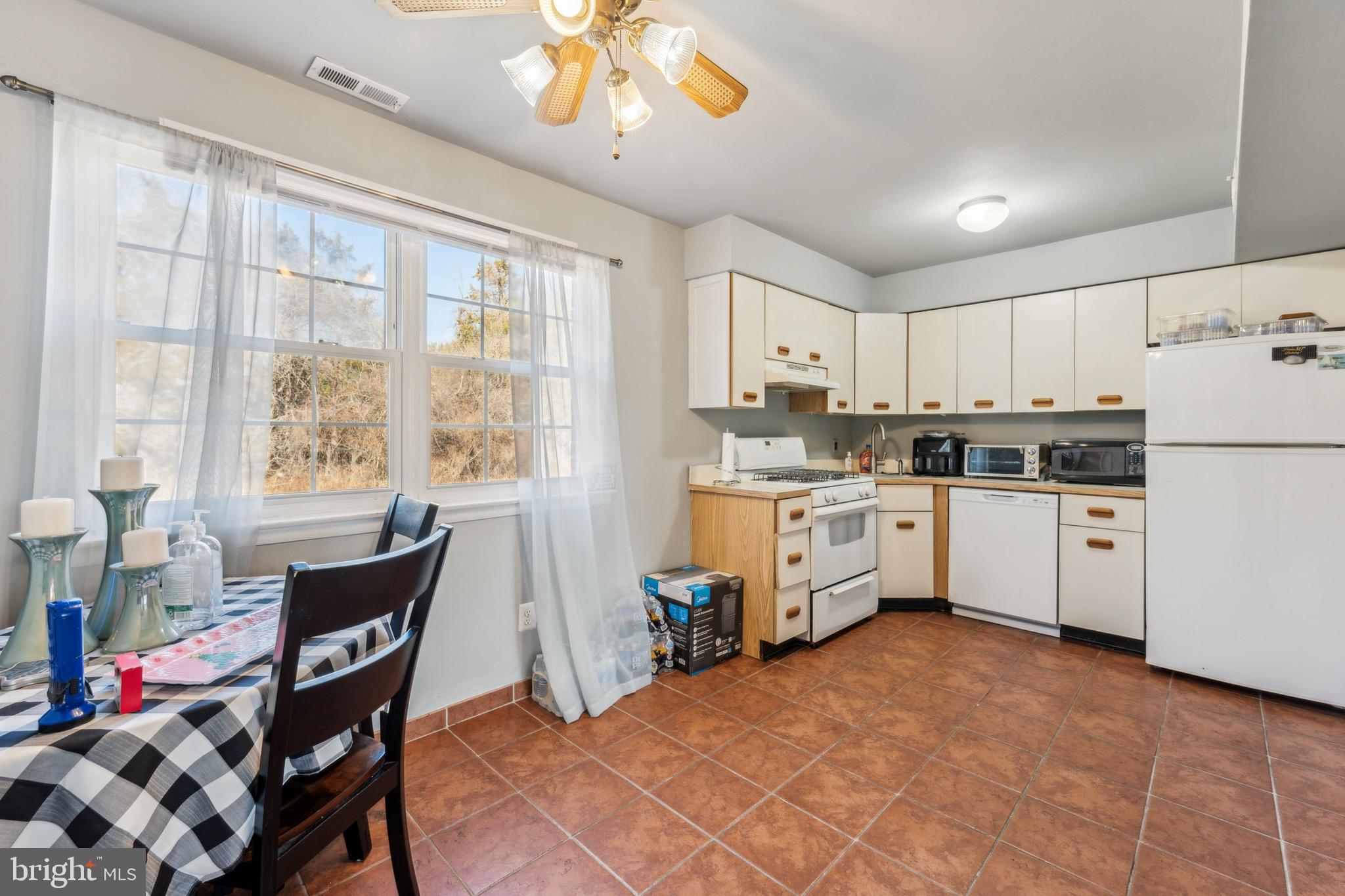 136 Eaves Mill Road Medford, NJ 08055 - Photo 10 of 25 Gallery Image 10