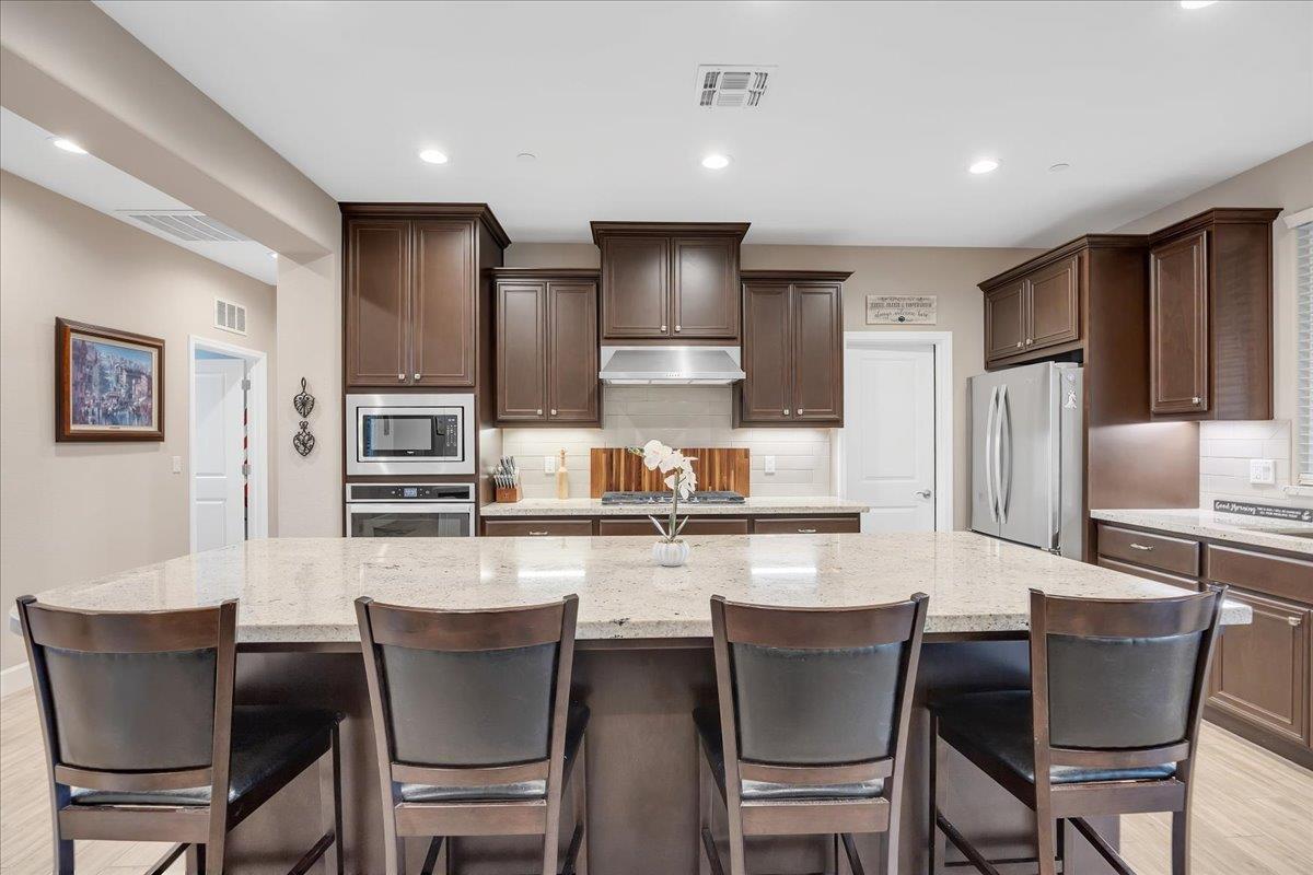133 Palisades Place Copperopolis, CA 95228 - Photo 15 of 89 Spacious prep island for all your culinary and hosting needs.