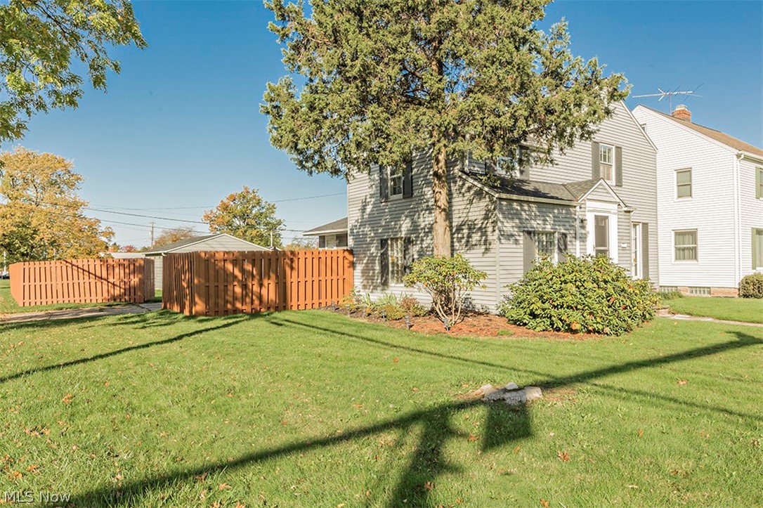 1460 Evanston Road Lyndhurst, OH 44124 - Photo 2 of 35