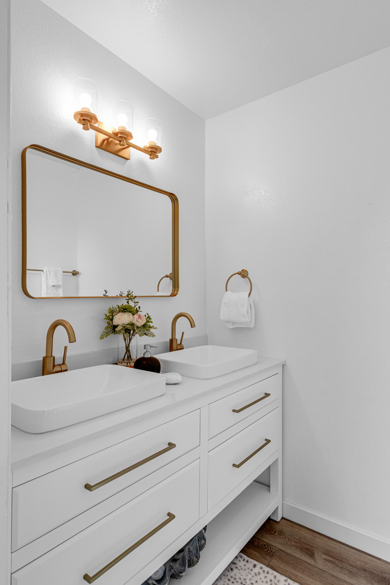 827 Cheltenham Road Santa Barbara, CA 93105 - Photo 15 of 23 Bathroom #2