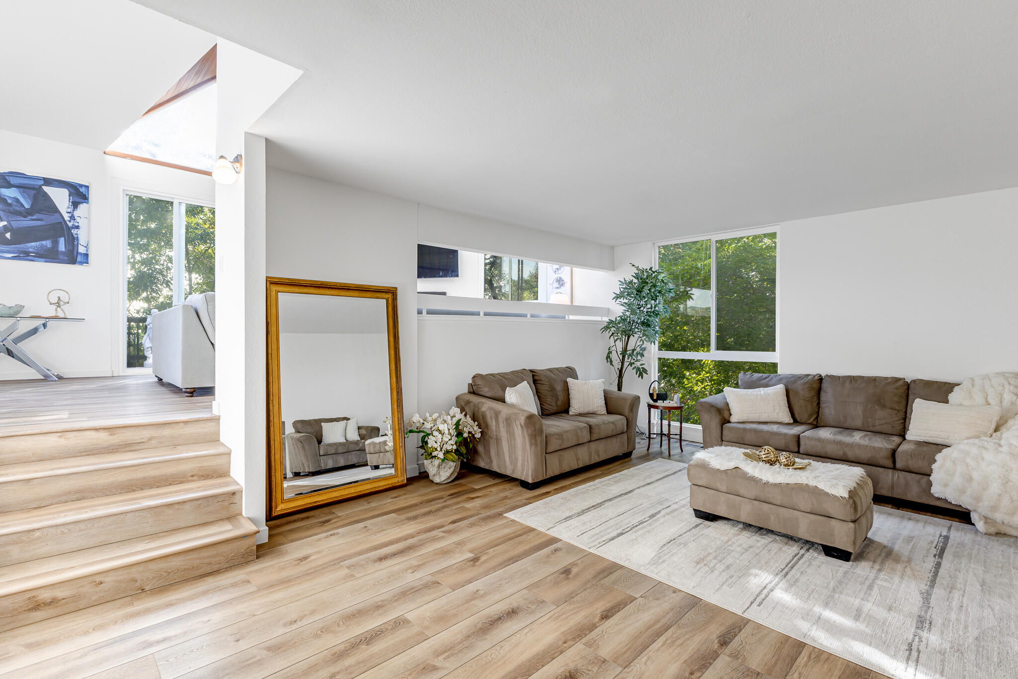 827 Cheltenham Road Santa Barbara, CA 93105 - Photo 6 of 23 Step down to your family room