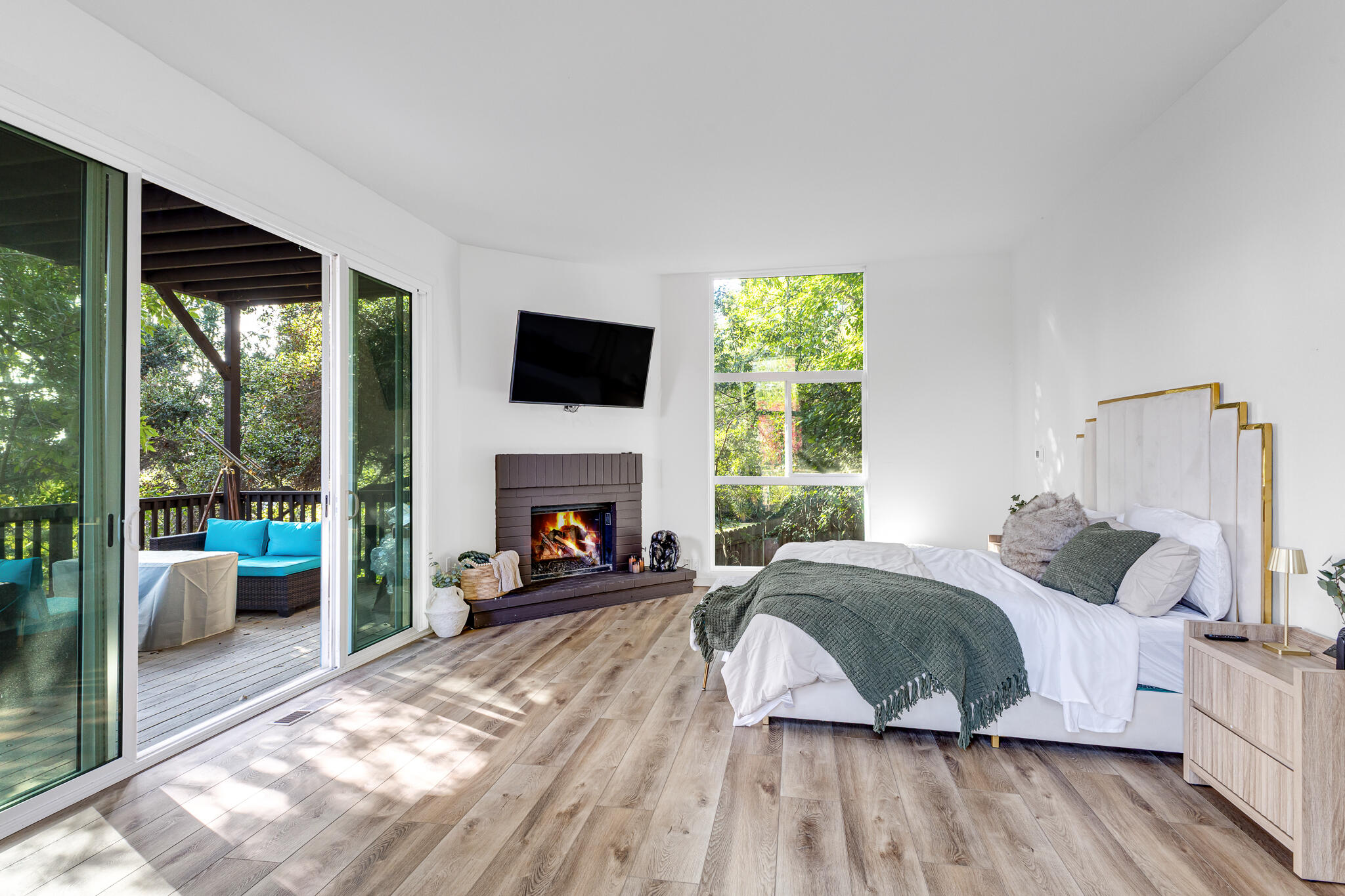 827 Cheltenham Road Santa Barbara, CA 93105 - Photo 9 of 23 Primary Suite