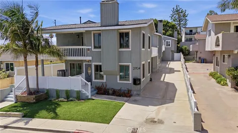 $1,075,000 | 2704 Nelson Avenue, Unit C, Redondo Beach, CA 90278