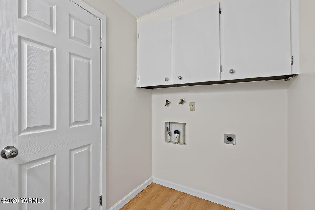 502 South Friedline Road Yakima, WA 98908 - Photo 11 of 14 Laundry in main bath