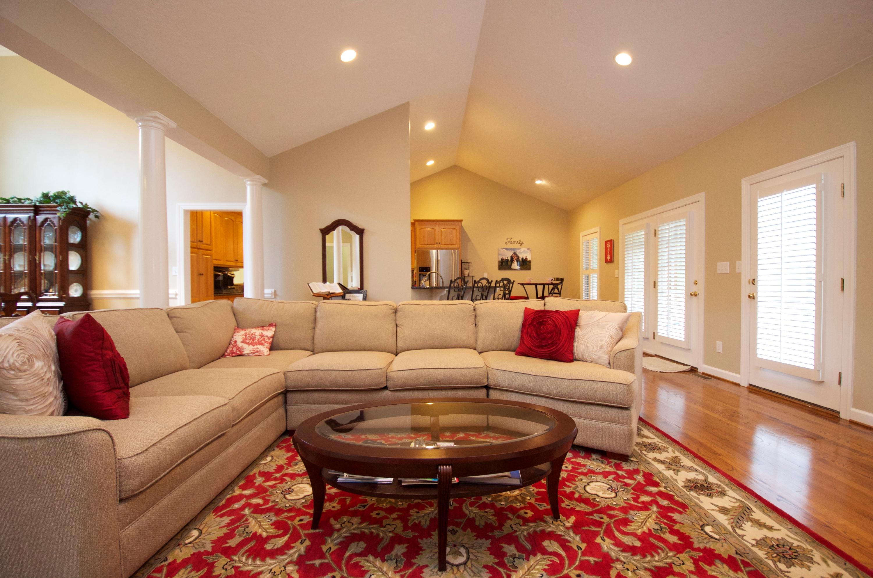 135 Chesney Place Blue Ridge, VA 24064 - Photo 5 of 69 Living Room