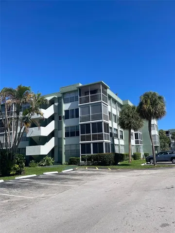 $1,800 | 2761 Taft Street, Unit 408, Hollywood, FL 33020