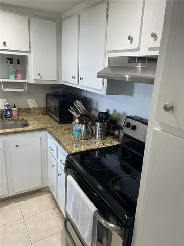 $1,800 | 2761 Taft Street, Unit 408, Hollywood, FL 33020