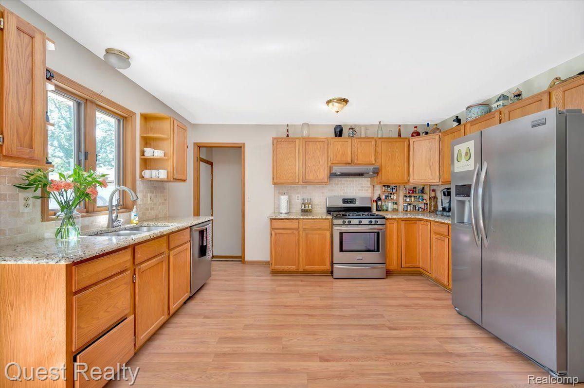 3703 Samuel Avenue Rochester, MI 48309 - Photo 8 of 26 Gallery Image 8