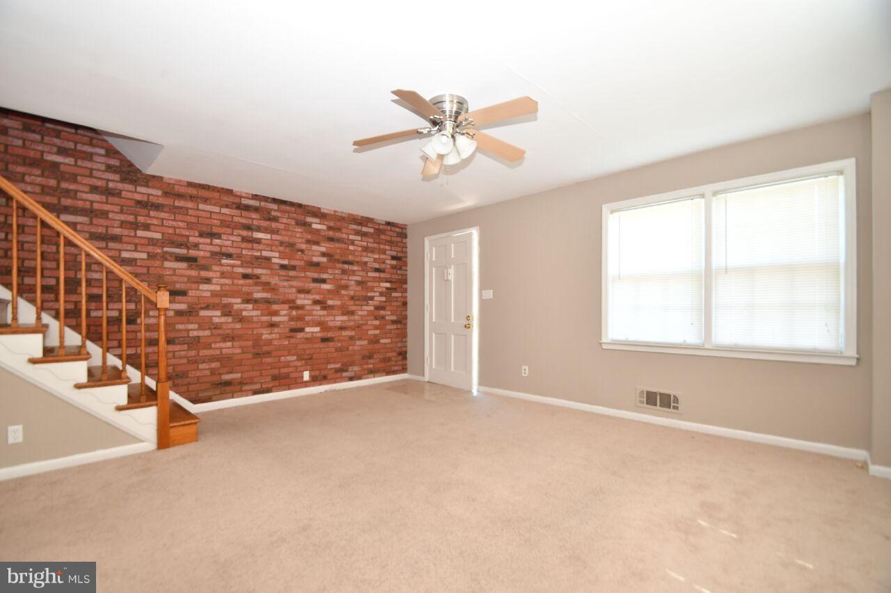 2201 Graythorn Road Baltimore, MD 21220 - Photo 3 of 24 Living Room