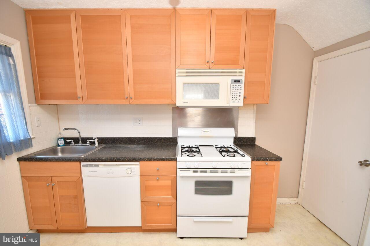 2201 Graythorn Road Baltimore, MD 21220 - Photo 9 of 24 Kitchen