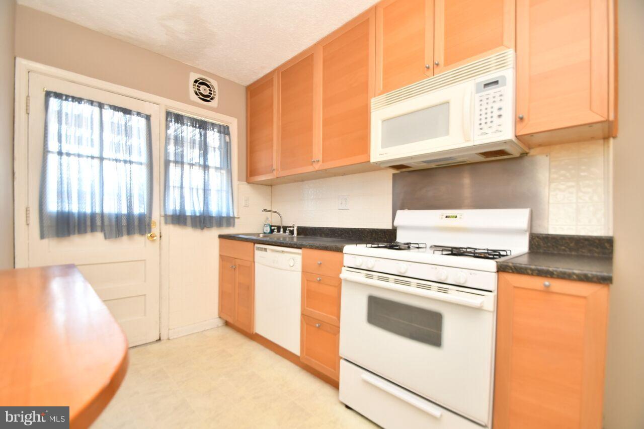 2201 Graythorn Road Baltimore, MD 21220 - Photo 10 of 24 Kitchen