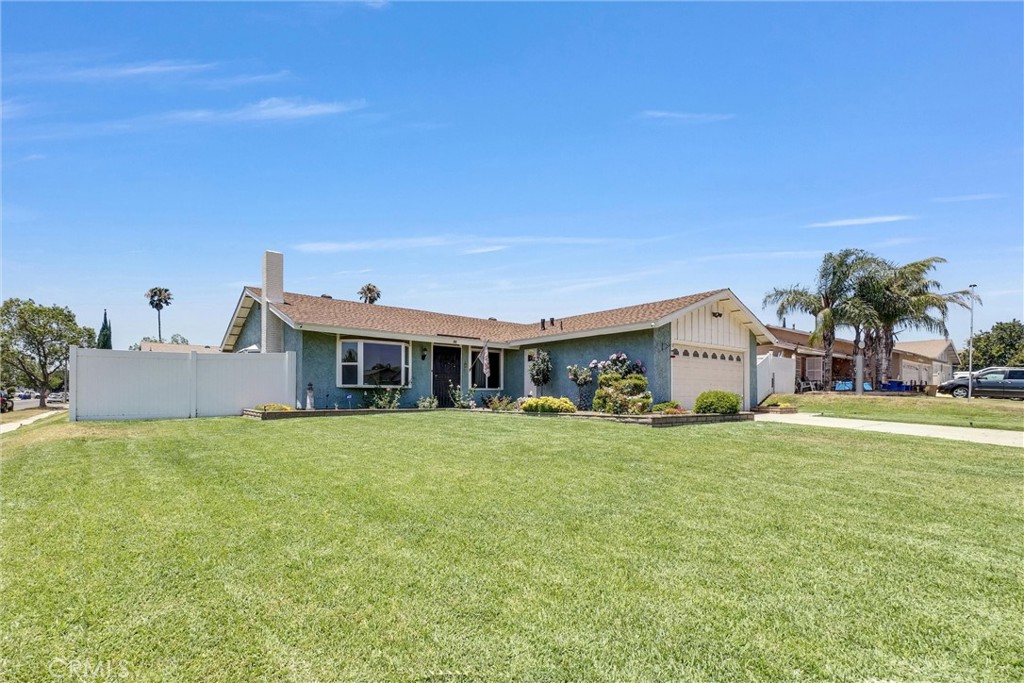 896 North Arrowhead Avenue Rialto, CA 92376 - Photo 4 of 31