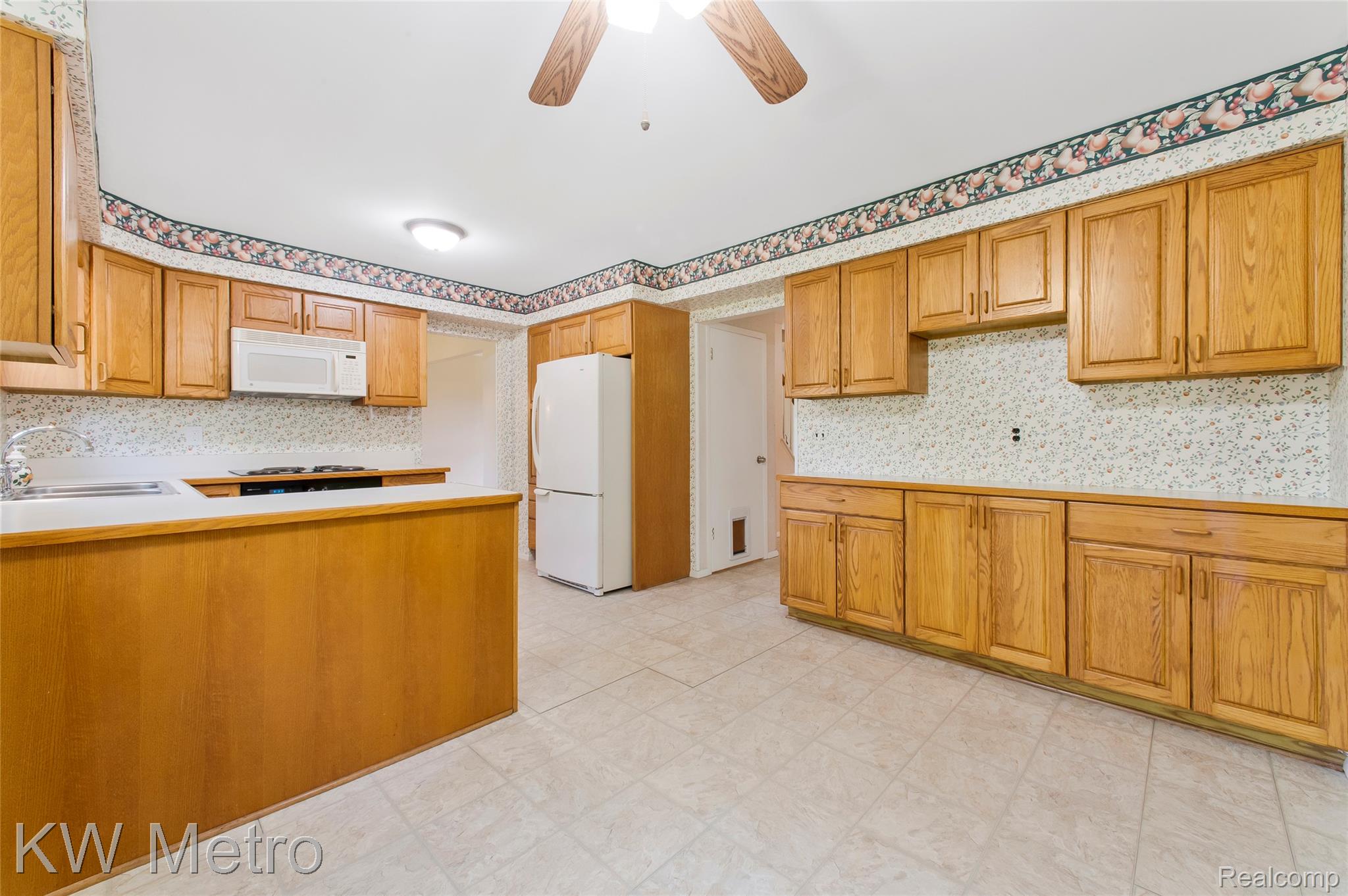 477 Coldiron Drive Rochester, MI 48307 - Photo 17 of 52 ROC_1894.jpg
