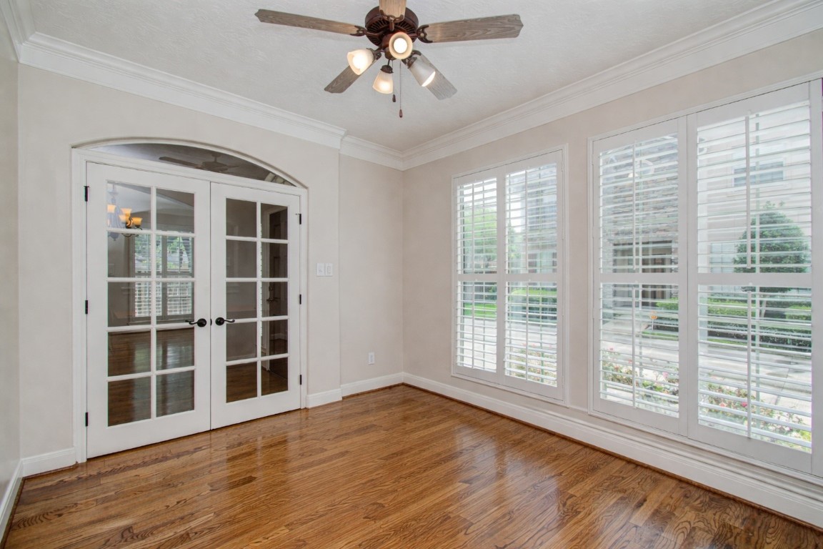 1463 Springrock Lane, Unit A Houston, TX 77055 - Photo 11 of 46 Private home office with French doors and great natural light!