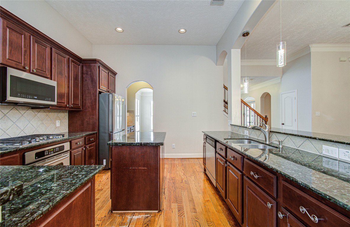 1463 Springrock Lane, Unit A Houston, TX 77055 - Photo 14 of 46