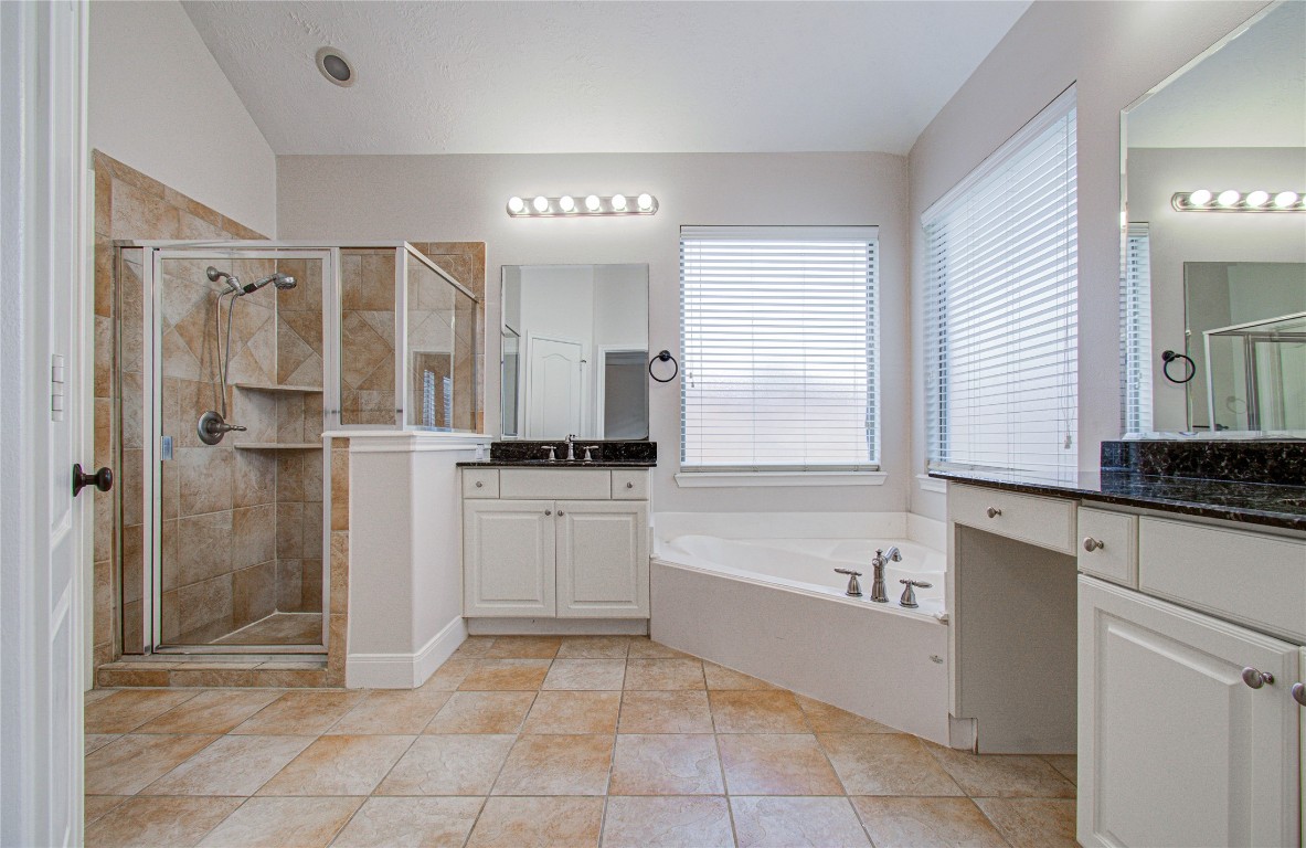 1463 Springrock Lane, Unit A Houston, TX 77055 - Photo 29 of 46