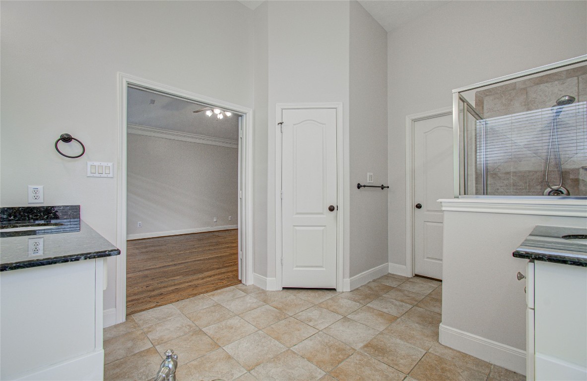 1463 Springrock Lane, Unit A Houston, TX 77055 - Photo 31 of 46