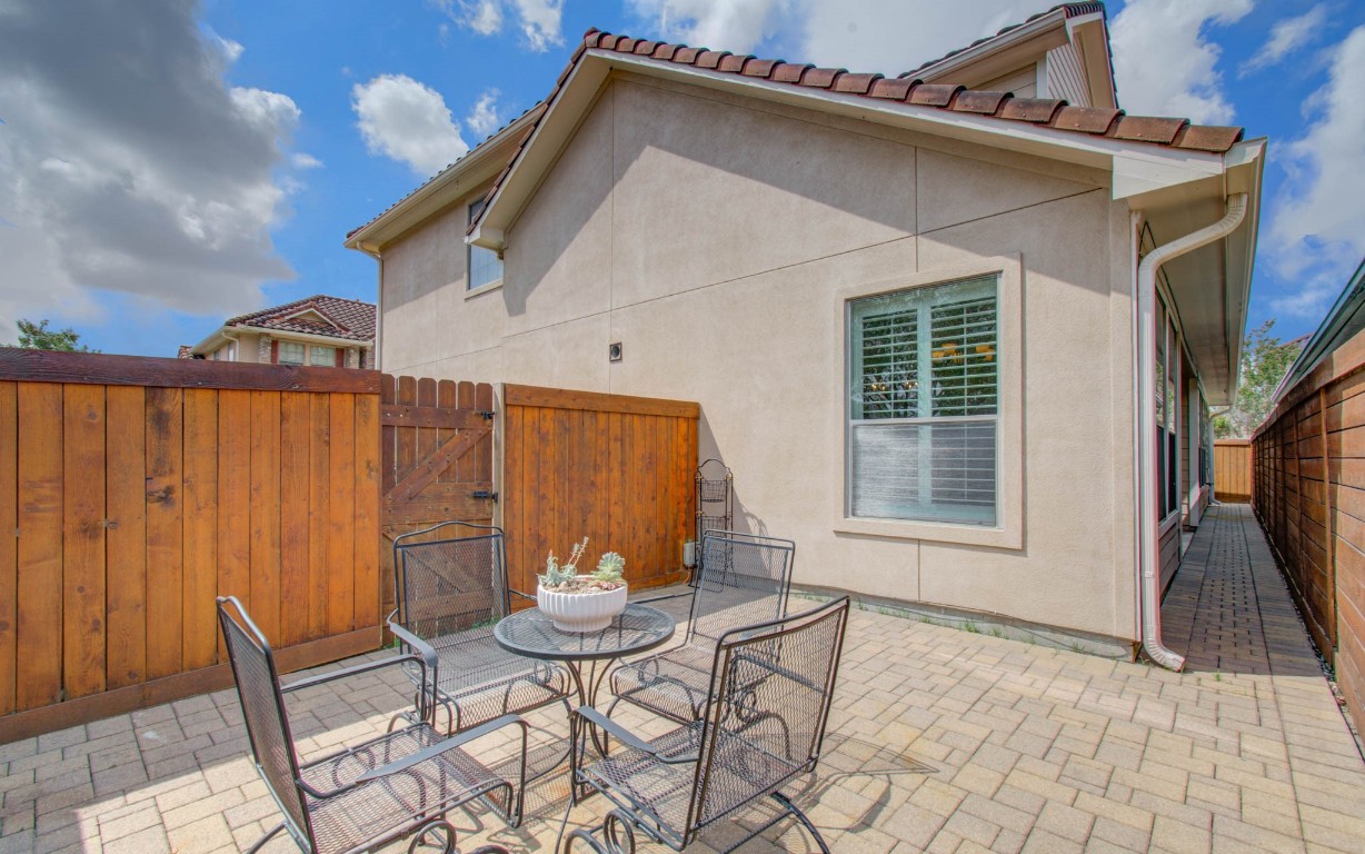 1463 Springrock Lane, Unit A Houston, TX 77055 - Photo 5 of 46