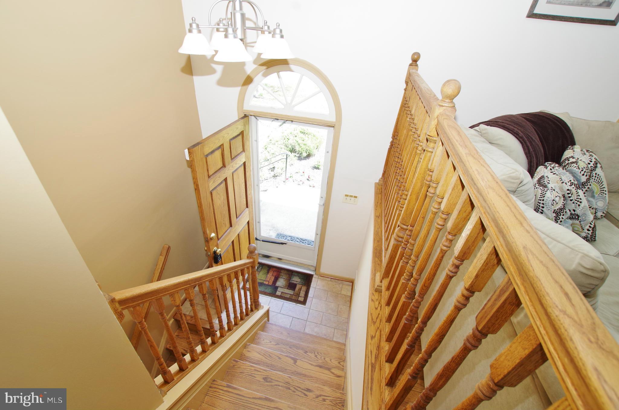 Split-Foyer Entranceway