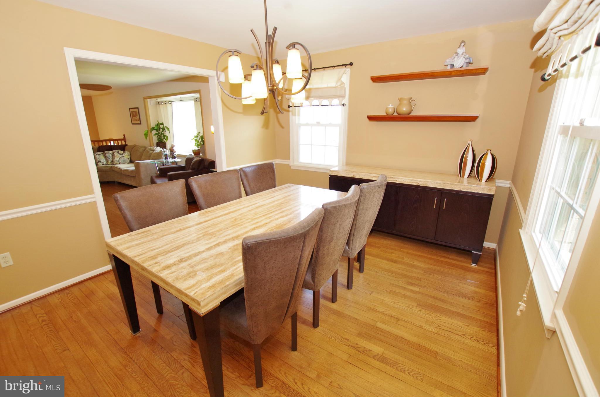 Chair Railing in Dining Room