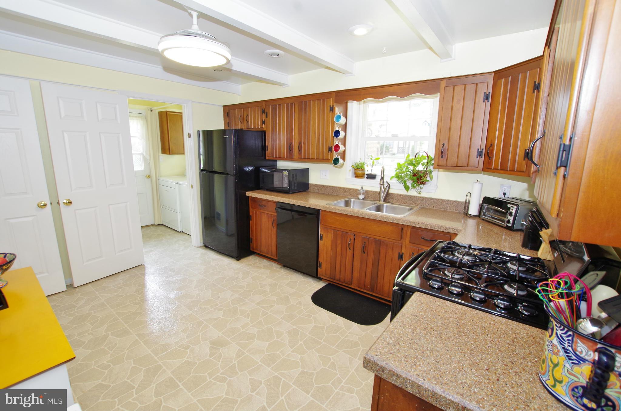 4220 Stafford Road Olney, MD 20832 - Photo 10 of 30 Granite Counters in Kitchen
