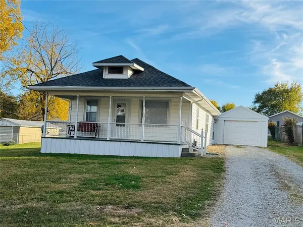 $97,500 | 1120 West Tower Street, Vandalia, IL 62471