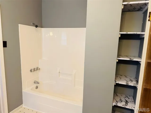 $102,500 | 1120 West Tower Street, Vandalia, IL 62471