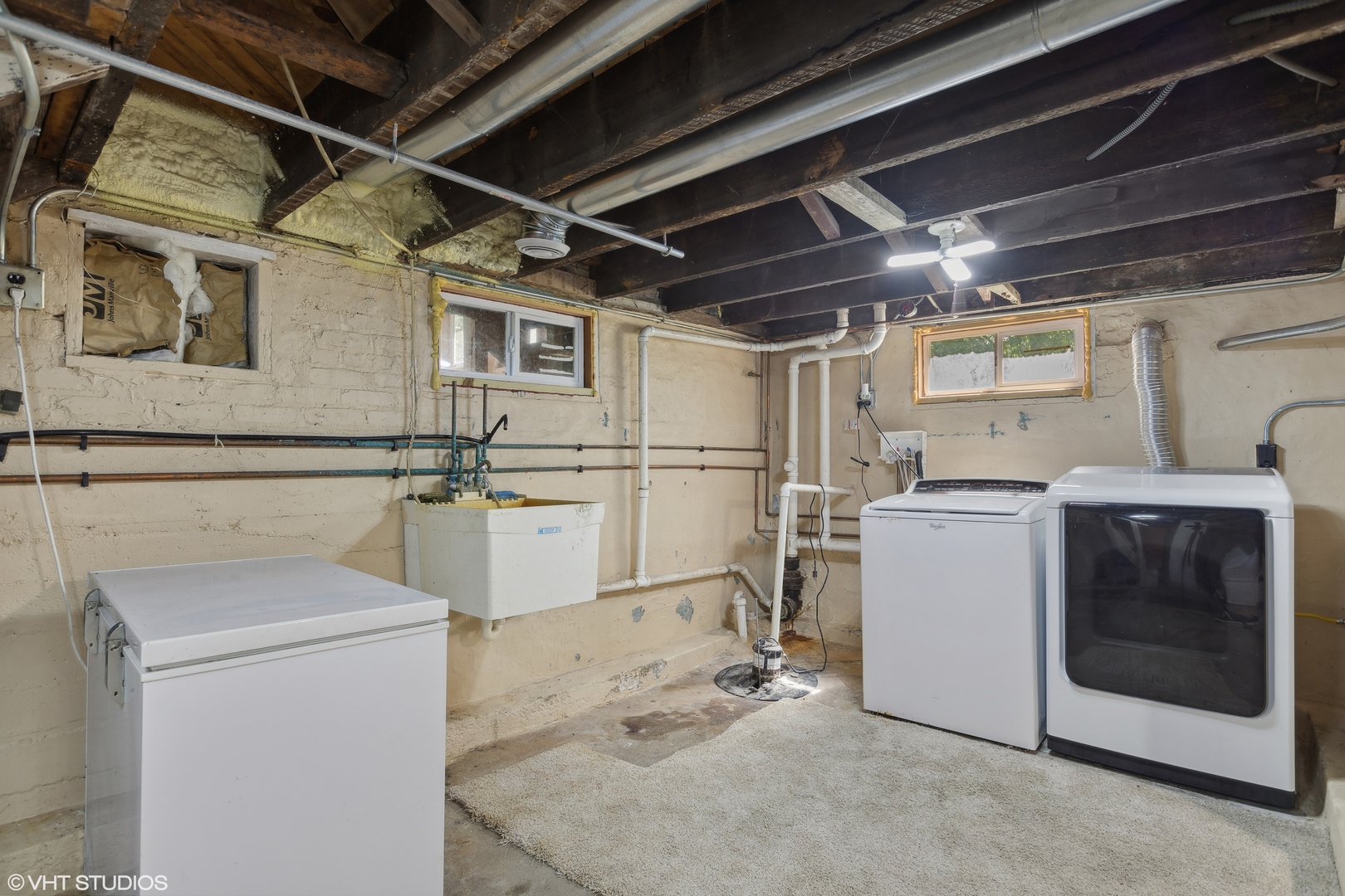 502 Raffel Road Woodstock, IL 60098 - Photo 17 of 24 a utility room with dryer and washer