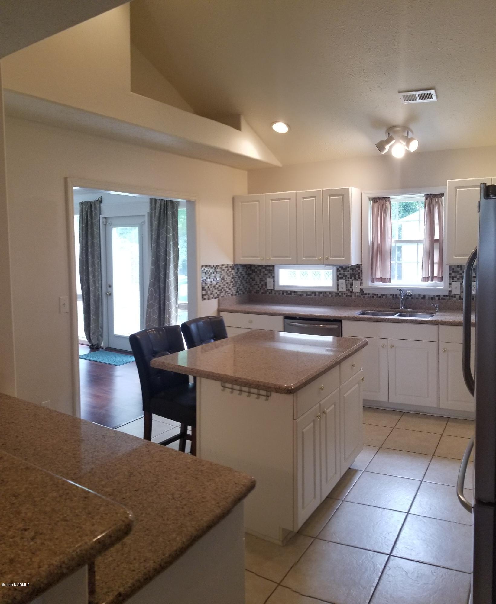 321 Neuchatel Road New Bern, NC 28562 - Photo 24 of 29 Silestone Counters!!!