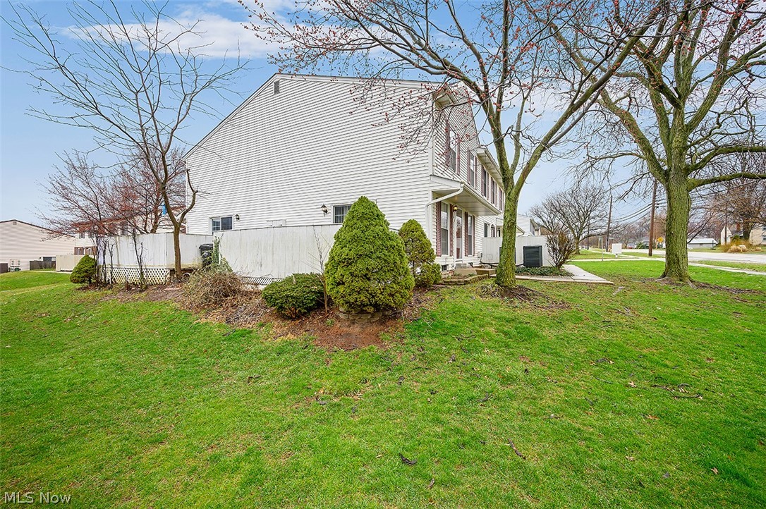 17416 Sheldon Road, Unit 44D Brook Park, OH 44142 - Photo 3 of 22