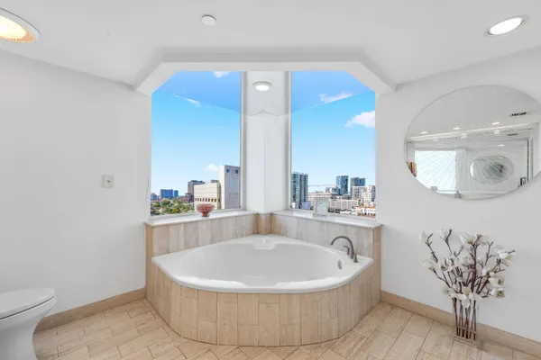 $2,250,000 | 525 South Flagler Drive, Unit 16A, West Palm Beach, FL 33401