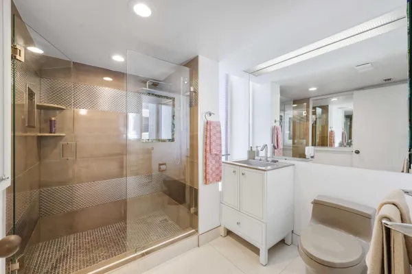 $2,250,000 | 525 South Flagler Drive, Unit 16A, West Palm Beach, FL 33401