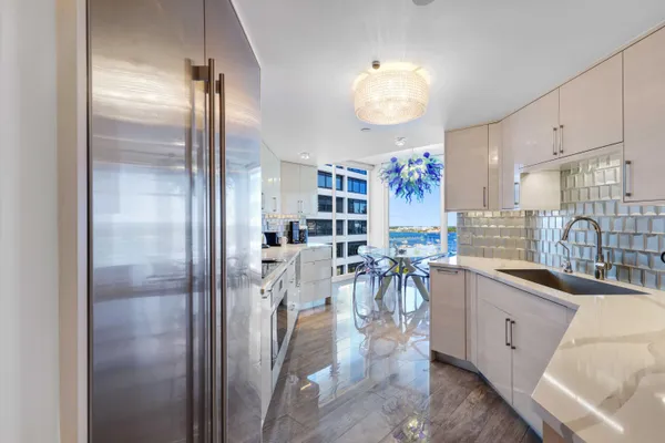 $2,250,000 | 525 South Flagler Drive, Unit 16A, West Palm Beach, FL 33401