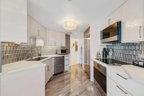 $2,250,000 | 525 South Flagler Drive, Unit 16A, West Palm Beach, FL 33401