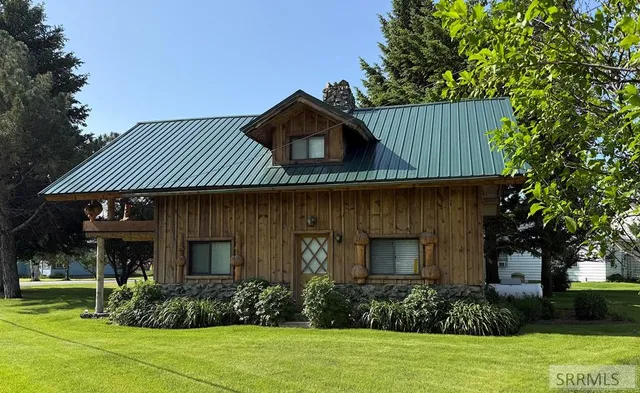 $299,000 | 501 West Pine Street, Mackay, ID 83251