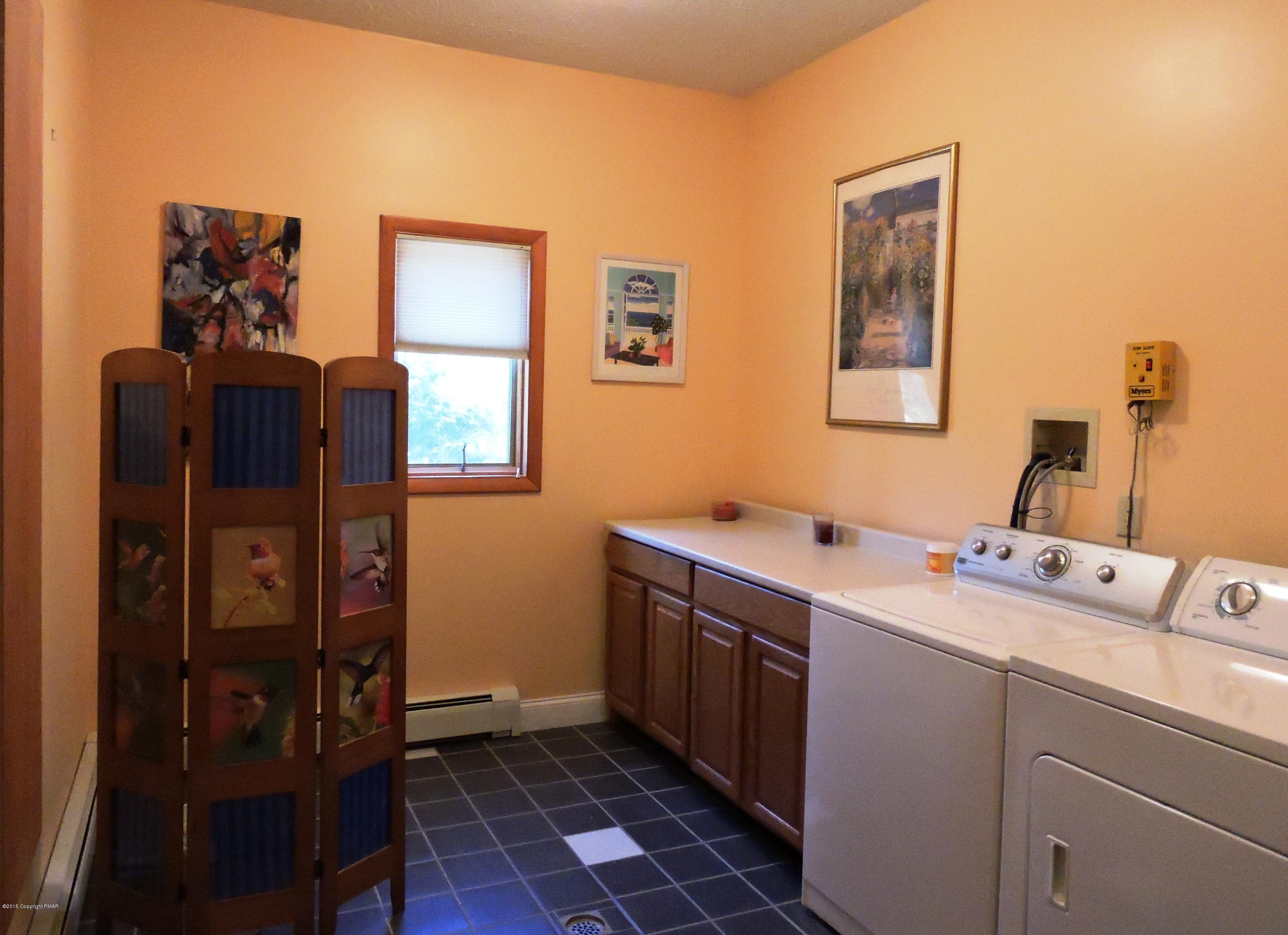 5138 Hounds Ear Road Tobyhanna, PA 18466 - Photo 16 of 56 Extra cupboards and workspace