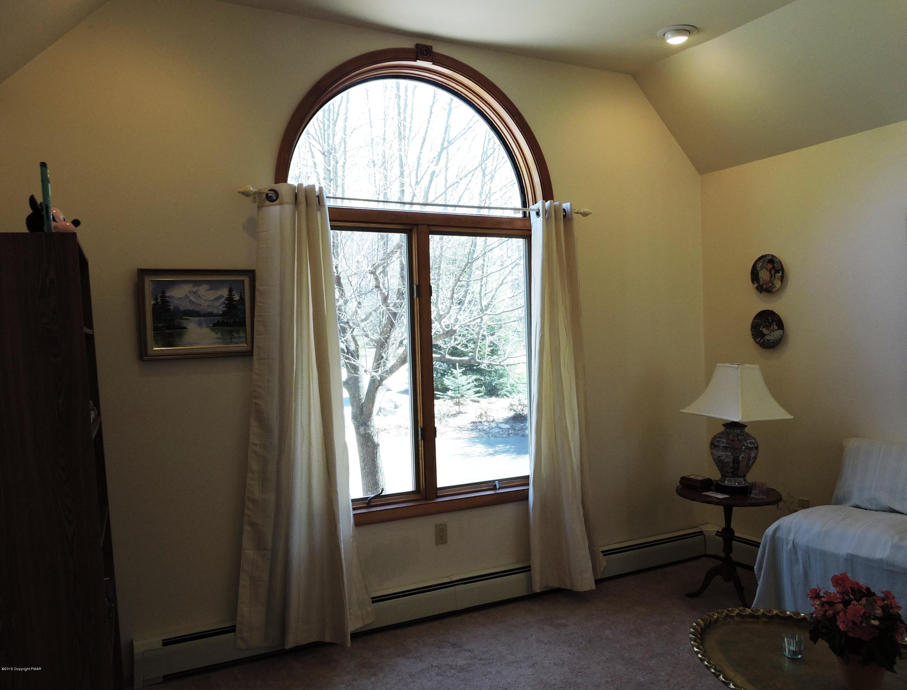 5138 Hounds Ear Road Tobyhanna, PA 18466 - Photo 23 of 56 Round Top Window, Lofty Ceilings