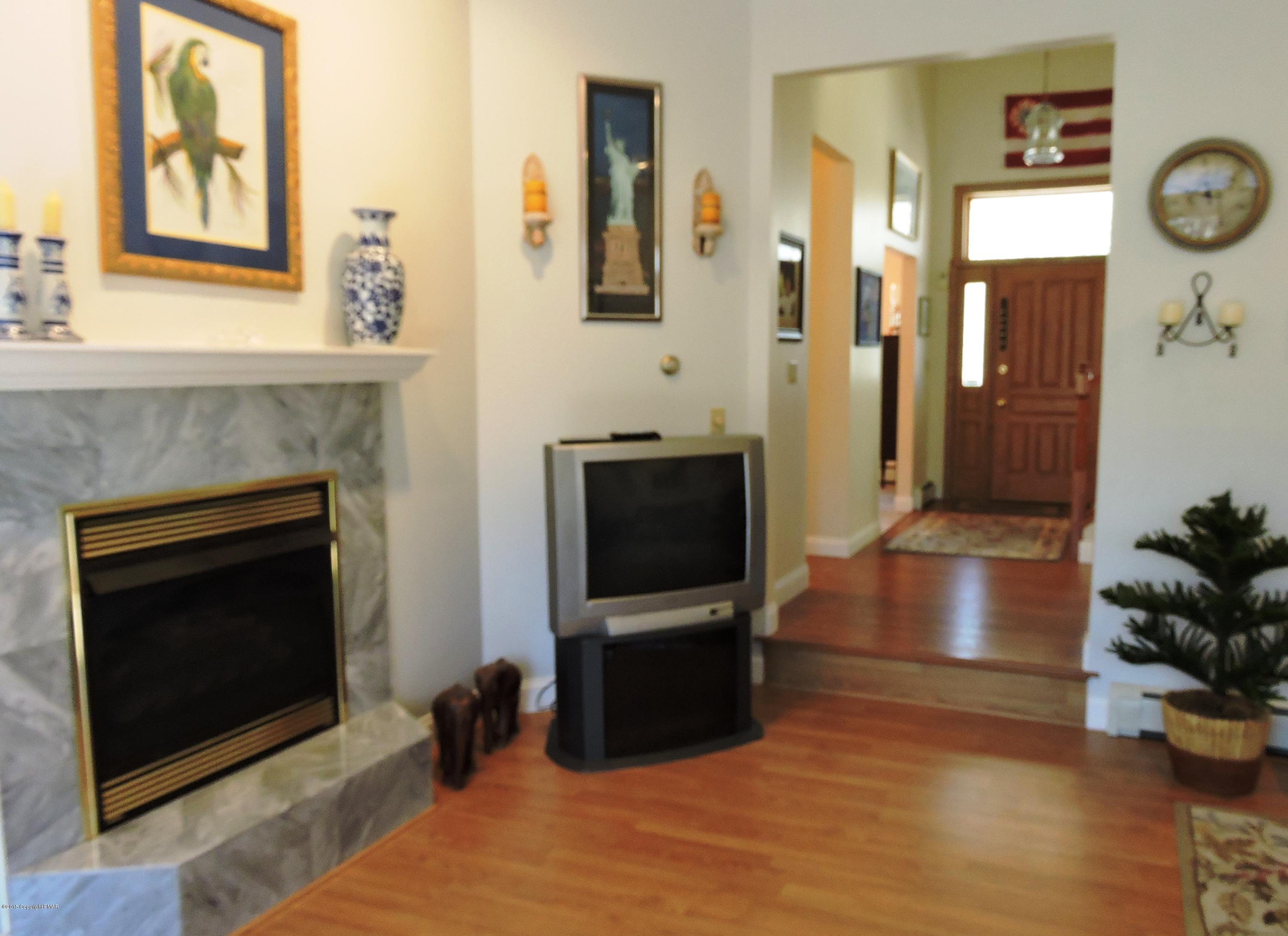 5138 Hounds Ear Road Tobyhanna, PA 18466 - Photo 29 of 56 View into Foyer