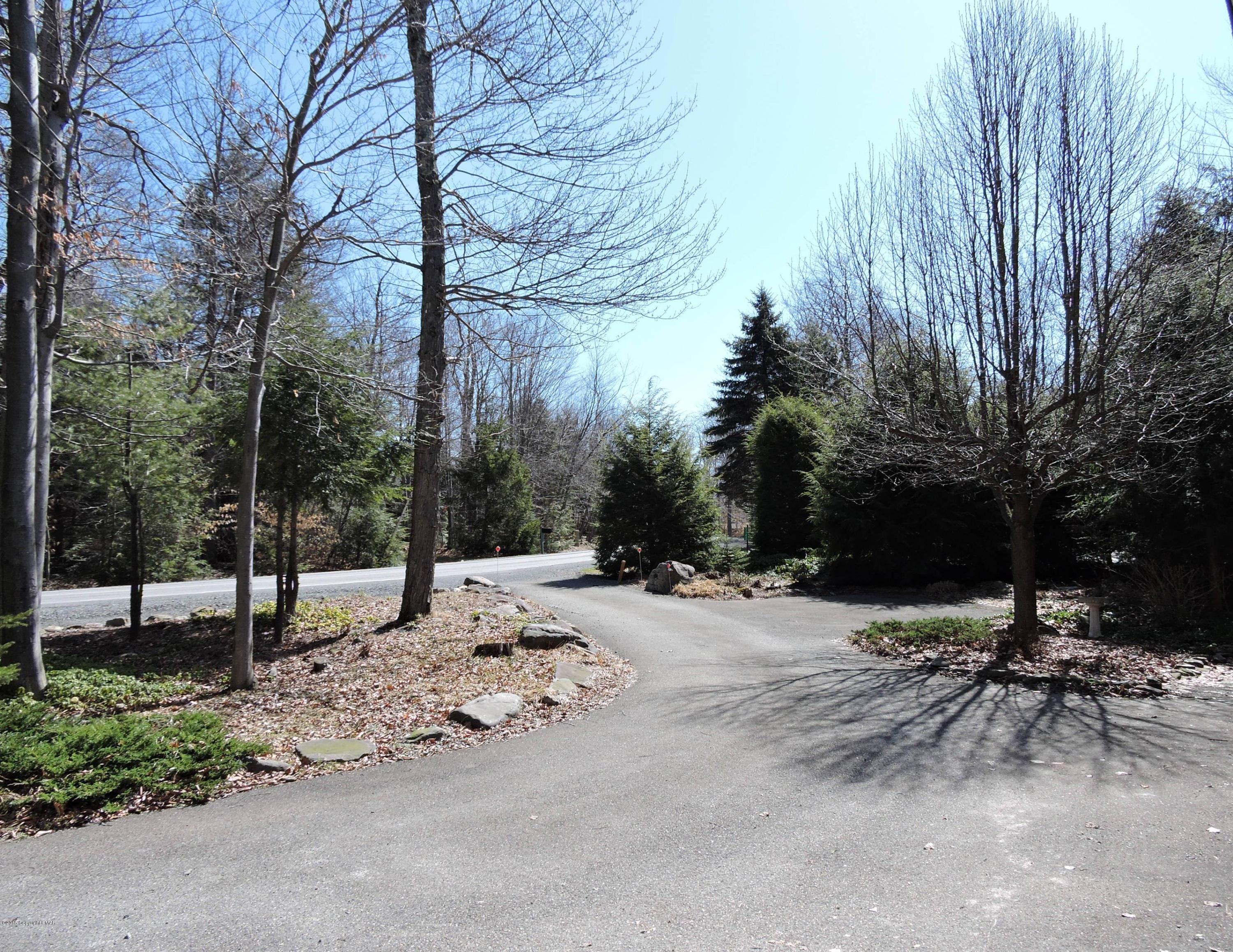 5138 Hounds Ear Road Tobyhanna, PA 18466 - Photo 3 of 56 Paved Circular Driveway