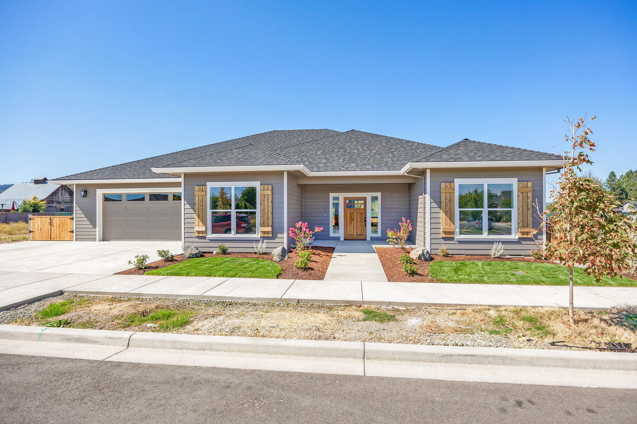 1325 River Run Street Central Point, OR 97502 - Photo 1 of 33 Apx1325RR (1)
